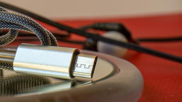A visual comparison of different audio interface connection types (USB, Thunderbolt, FireWire) showing the physical ports and cables, along with a brief explanation of the bandwidth and latency characteristics of each type.