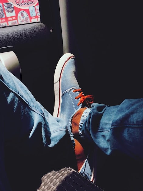 Streetwear Sneaker Investments: 20% Resale Growth by 2025